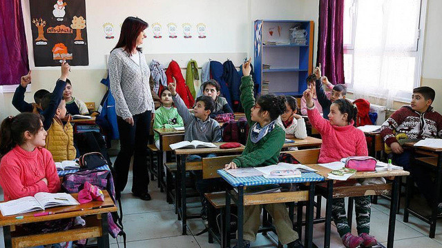 Yüz binlerce öğretmenin gözü kulağı bu haberdeydi: Kritik kanun teklifi yasalaştı Yüz binlerce öğretmenin gözü kulağı bu haberdeydi: Kritik kanun teklifi yasalaştı