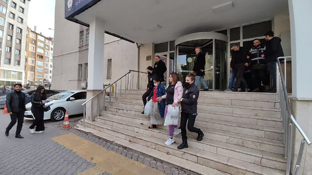 20 yıl hapis cezası ile aranan kadın yakalandı 20 yıl hapis cezası ile aranan kadın yakalandı
