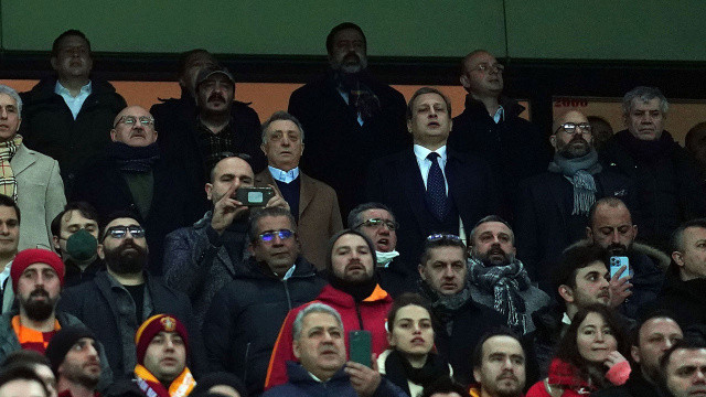 Ahmet Nur Çebi, devre arasında stadı terk etti