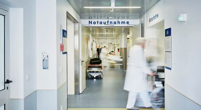 Almanya’daki bir klinikten tepki çeken 'Rus hasta' kararı Almanya’daki bir klinikten tepki çeken 'Rus hasta' kararı