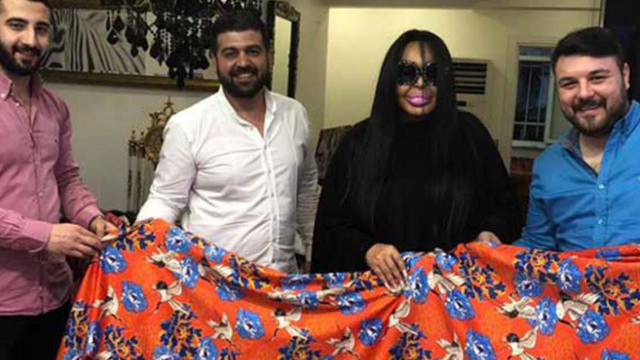 Bülent Ersoy'un alışverişte 3 saatte harcadığı para dudak uçuklattı Bülent Ersoy'un alışverişte 3 saatte harcadığı para dudak uçuklattı