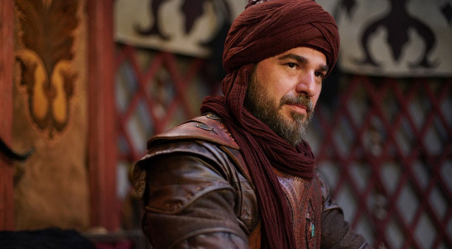 Diriliş Ertuğrul’un başrolü Engin Altan Düzyatan’a ‘en iyi erkek oyuncu’ ödülü verildi Diriliş Ertuğrul’un başrolü Engin Altan Düzyatan’a ‘en iyi erkek oyuncu’ ödülü verildi