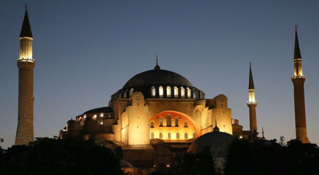 Diyanet’ten izin çıktı! Ayasofya-i Kebir Camii'nde 88 yıl sonra ilk teravih namazı kılınacak Diyanet’ten izin çıktı! Ayasofya-i Kebir Camii'nde 88 yıl sonra ilk teravih namazı kılınacak