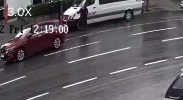 Emekli polis, 700 bin TL'sini çalan gaspçılara sokakta kurşun yağdırdı Emekli polis, 700 bin TL'sini çalan gaspçılara sokakta kurşun yağdırdı