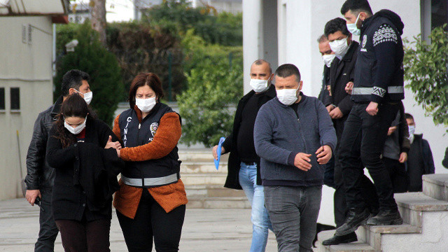 Eşinin cesedini 3 gün banyoda sakladı, beraat etti! Eşinin cesedini 3 gün banyoda sakladı, beraat etti!