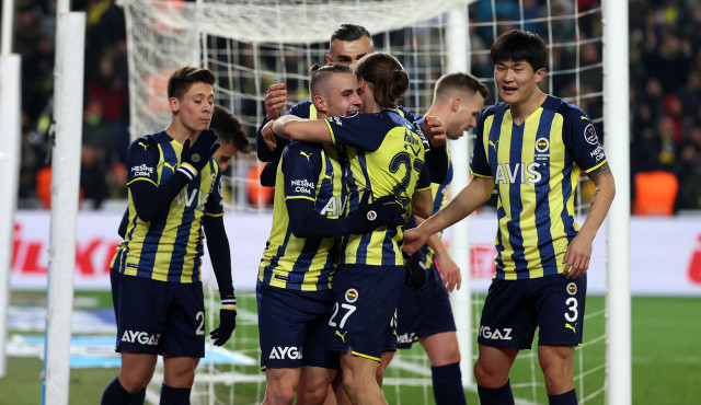 Fenerbahçe'den dev adım! Şampiyonlar Ligi şansı arttı Fenerbahçe'den dev adım! Şampiyonlar Ligi şansı arttı