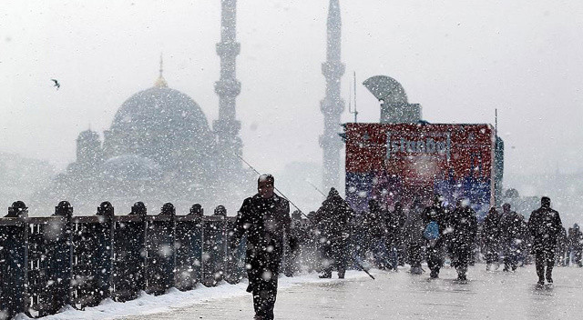 İstanbul'a kar geliyor: Meteoroloji gün verdi, bölge bölge uyardı (6 Mart 2022 hava durumu) İstanbul'a kar geliyor: Meteoroloji gün verdi, bölge bölge uyardı (6 Mart 2022 hava durumu)