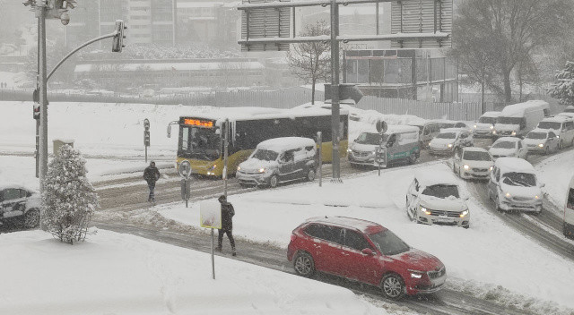 İstanbul’da kar trafiği! İstanbul’da kar trafiği!