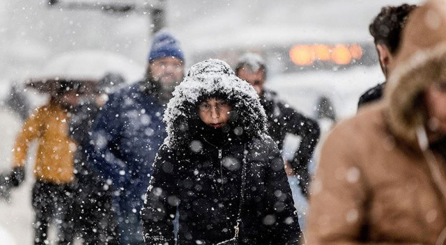 İstanbul'da kırmızı alarm: 6 gün kesintisiz kar yağacak İstanbul'da kırmızı alarm: 6 gün kesintisiz kar yağacak