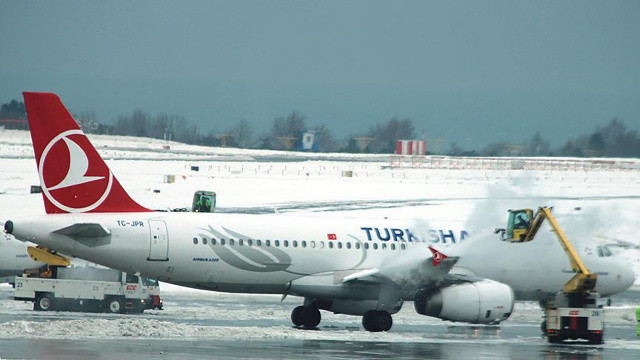 Kar geliyor, THY İstanbul'daki 57 seferini iptal etti Kar geliyor, THY İstanbul'daki 57 seferini iptal etti