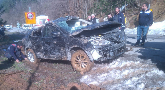 Kastamonu'da kaza: Şehit annesi ve babası yaralandı Kastamonu'da kaza: Şehit annesi ve babası yaralandı