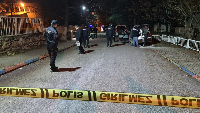 Kız meselesi yüzünden çıkan kavgada 1 kişi bıçaklanarak öldü