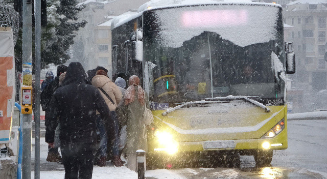 Meteoroloji, AKOM, İBB... Uyarılar peş peşe! Beklenen yağış başladı (18 Mart 2022 hava durumu)