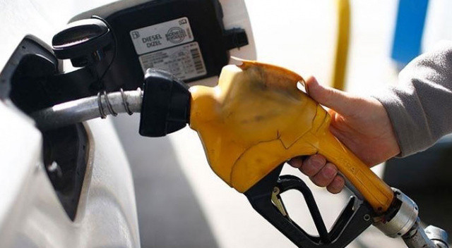 Motorine bir zam daha geldi! Gelen zamla fiyatlar 24 TL’yi aştı: 25 Mart akaryakıt fiyatları ne kadar? Motorine bir zam daha geldi! Gelen zamla fiyatlar 24 TL’yi aştı: 25 Mart akaryakıt fiyatları ne kadar?