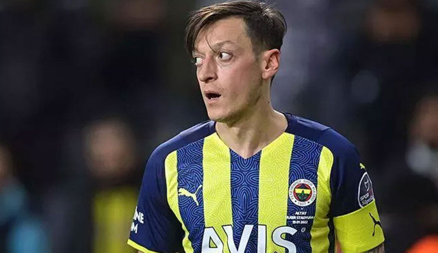 Nereden nereye... Şarkılarla karşılanan Mesut Özil kadro dışı Nereden nereye... Şarkılarla karşılanan Mesut Özil kadro dışı