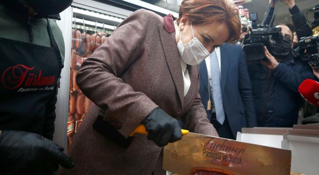 Pastırma kesen Meral Akşener’den gazeteciye ilginç cevap: Uyanık seni Pastırma kesen Meral Akşener’den gazeteciye ilginç cevap: Uyanık seni