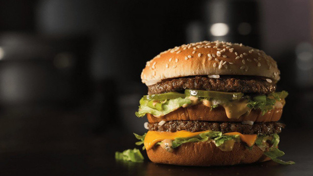 Rusya'da McDonald's karaborsaya düştü, 150 dolara satılıyor Rusya'da McDonald's karaborsaya düştü, 150 dolara satılıyor