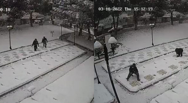 Şehit mezarlığında duygulandıran kare Şehit mezarlığında duygulandıran kare