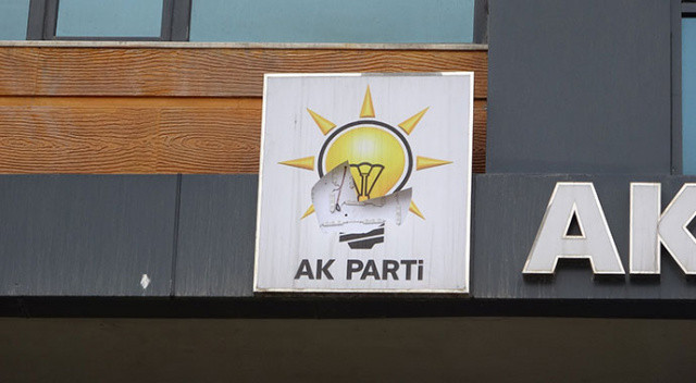 Son dakika: AK Parti Yüksekova İlçe Başkanlığına taşlı saldırı