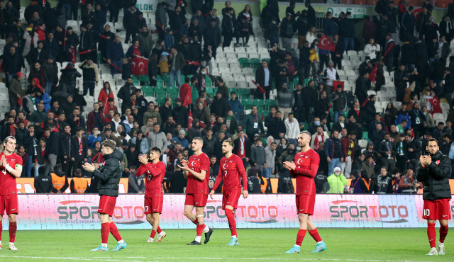 Yüzümüz gülmüyor... Milliler İtalya'ya 3-2 yenildi Yüzümüz gülmüyor... Milliler İtalya'ya 3-2 yenildi