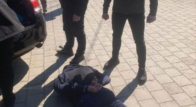 Zelenskiy’i öldürmek için suikast timi toplayan şahıs yakalandı Zelenskiy’i öldürmek için suikast timi toplayan şahıs yakalandı