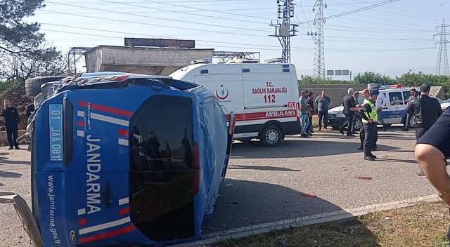 Adana'da askeri araç kazası: 2 asker şehit, 3 asker yaralı Adana'da askeri araç kazası: 2 asker şehit, 3 asker yaralı