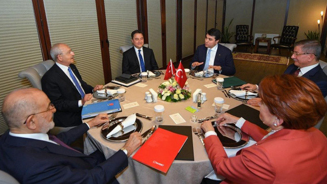 Altı muhalefet partisi üçüncü defa buluştu Altı muhalefet partisi üçüncü defa buluştu