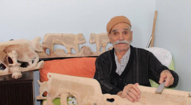 Annesi ölünce ağlama hastalığına yakalandı, ağlamaktan gözleri kör oldu Annesi ölünce ağlama hastalığına yakalandı, ağlamaktan gözleri kör oldu