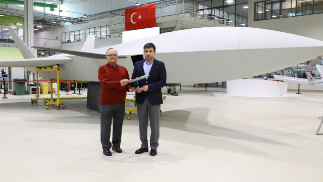 Bayraktar&#039;a dikkat çeken misafir