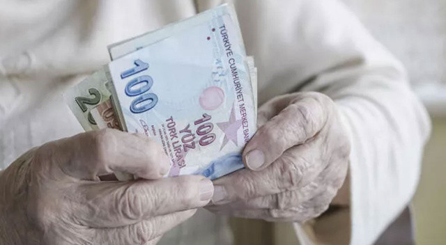 Bayram öncesi emeklilere müjde! İkramiyeler bugün hesaplara yatırılacak