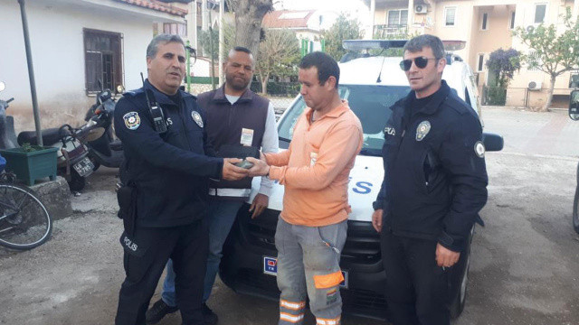 Belediye işçisinden takdir toplayan hareket: Binlerce doları polise teslim etti
