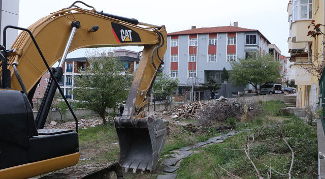 Fıkra gibi olay! Adresi karıştırdı, yanlış binayı yıktı Fıkra gibi olay! Adresi karıştırdı, yanlış binayı yıktı