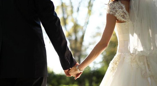 Gelinin inadı düğünü birbirine kattı! Damat evlilikten vazgeçme aşamasına geldi Gelinin inadı düğünü birbirine kattı! Damat evlilikten vazgeçme aşamasına geldi