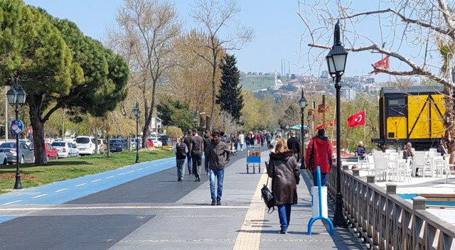 Güzel havayı gören vatandaşlar sahile akın etti