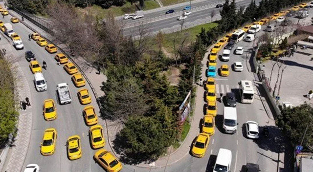 İstanbul’da taksicilerin ‘taksimetre kuyruğu’ İstanbul’da taksicilerin ‘taksimetre kuyruğu’