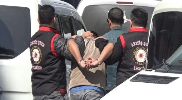 İzmir'de eski karısını boğarak öldürmüştü, tutuklandı İzmir'de eski karısını boğarak öldürmüştü, tutuklandı