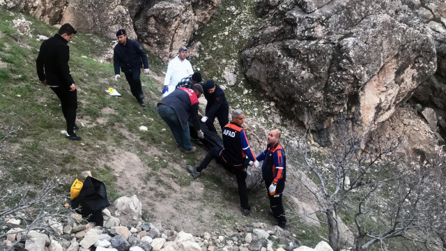 Liseli kız, 450 metre yüksekliğindeki Harput Kalesi'nden düşüp öldü Liseli kız, 450 metre yüksekliğindeki Harput Kalesi'nden düşüp öldü