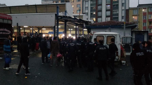 Pazar yerinde pompalı dehşeti: Kalabalığa rastgele ateş açtı Pazar yerinde pompalı dehşeti: Kalabalığa rastgele ateş açtı