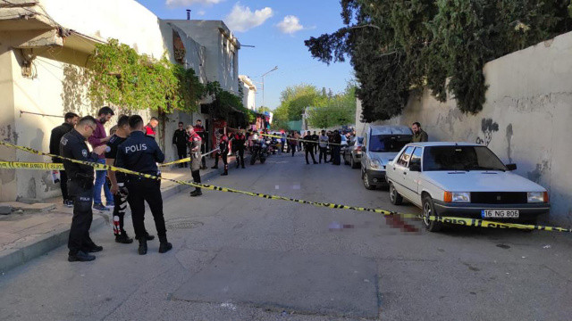 Şanlıurfa'da iki gurup çatıştı, 1’i kadın 4 kişi hastanelik oldu Şanlıurfa'da iki gurup çatıştı, 1’i kadın 4 kişi hastanelik oldu