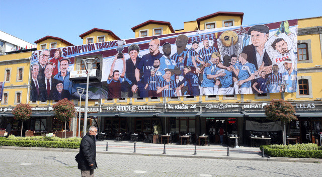 Trabzon&#039;da 350 metrekarelik Trabzonspor şampiyonluk afişi
