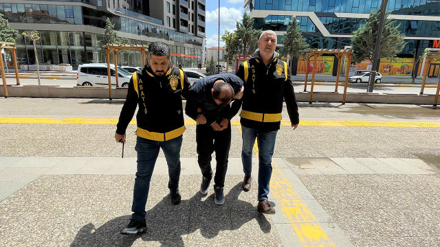 Bayramlaşmak için evine gittiği eski eşini öldüren adam tutuklandı Bayramlaşmak için evine gittiği eski eşini öldüren adam tutuklandı