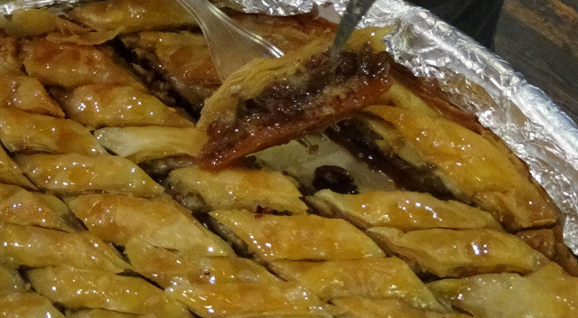 Sadece ikramlık yapılıyor... Bu baklavanın tadına bakan doyamıyor! Sadece ikramlık yapılıyor... Bu baklavanın tadına bakan doyamıyor!