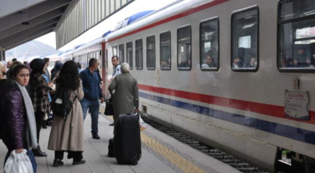 Doğu Ekspres için yola düştüler! Bayram yoğunluğu sürüyor Doğu Ekspres için yola düştüler! Bayram yoğunluğu sürüyor