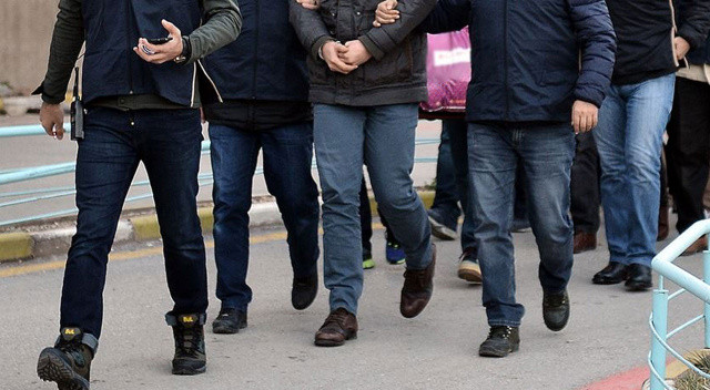 FETÖ'nün Kara Kuvvetleri Komutanlığı ayağına operasyon: 15 gözaltı FETÖ'nün Kara Kuvvetleri Komutanlığı ayağına operasyon: 15 gözaltı