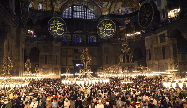 Gençler fethin yıl dönümünde Ayasofya Camii'nde buluştu Gençler fethin yıl dönümünde Ayasofya Camii'nde buluştu