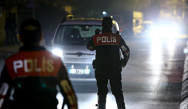 İstanbul'da düzensiz göçmen denetimi: 582 kişi yakalandı İstanbul'da düzensiz göçmen denetimi: 582 kişi yakalandı