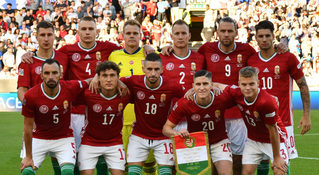 Attila Szalai ve arkadaşları şov yaptı... İngiltere'ye deplasmanda 4 çeken Macaristan 11'i Attila Szalai ve arkadaşları şov yaptı... İngiltere'ye deplasmanda 4 çeken Macaristan 11'i