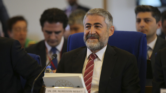 Bakan Nebati: Enflasyonu yenip dar gelirliyi rahatlatacağız Bakan Nebati: Enflasyonu yenip dar gelirliyi rahatlatacağız
