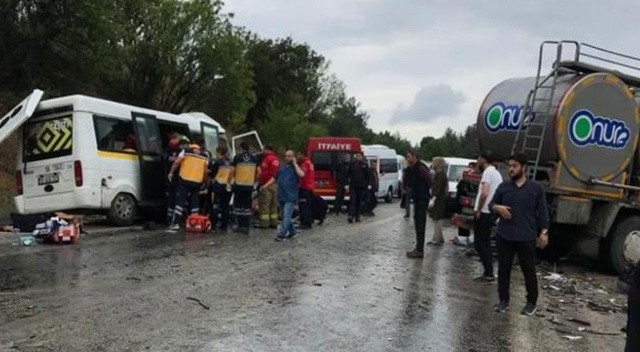 Balıkesir-Kütahya yolunda feci kaza: 7 ölü, 11 yaralı Balıkesir-Kütahya yolunda feci kaza: 7 ölü, 11 yaralı