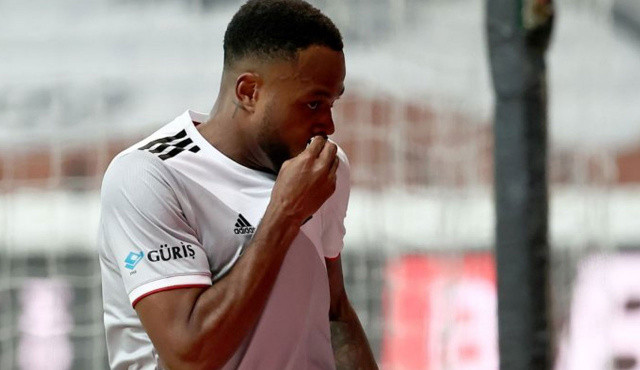 Burak Elmas'tan eski başkana jest... İki Kartal hazır Burak Elmas'tan eski başkana jest... İki Kartal hazır
